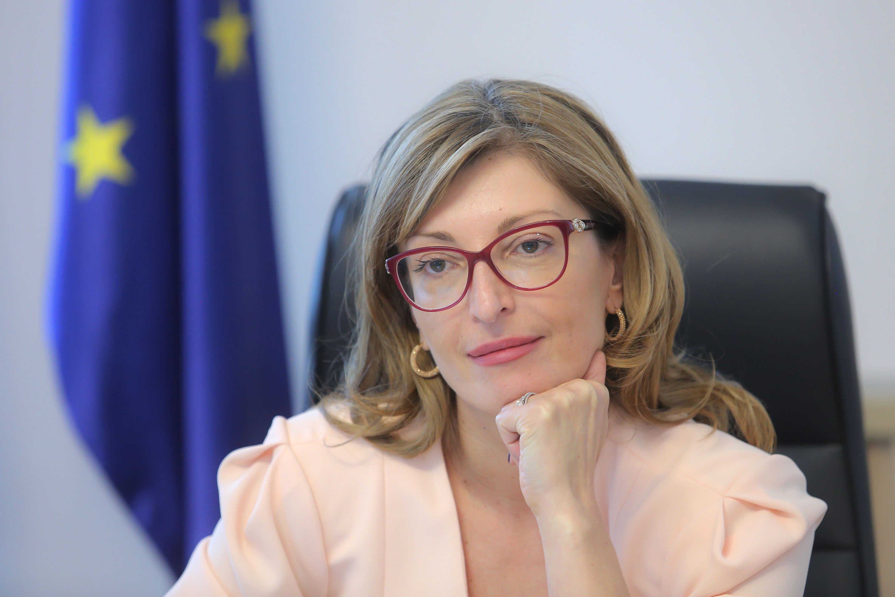 Екатерина Захариева: Няма как да одобрим преговорната рамка за Северна Македония