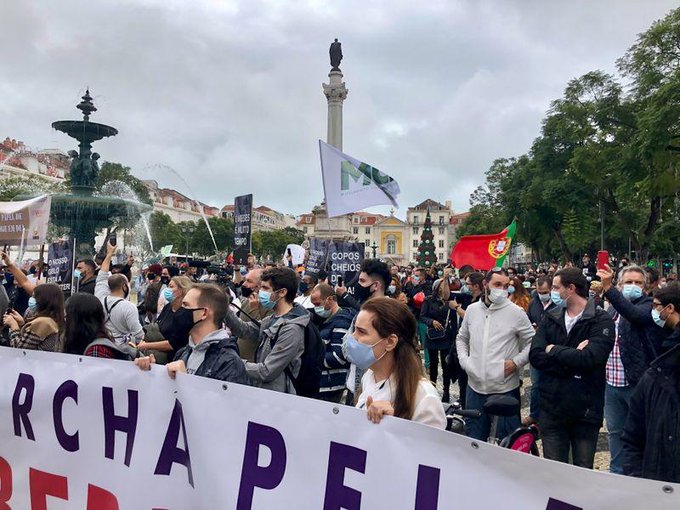 Протест в центъра на Лисабон въпреки карантината