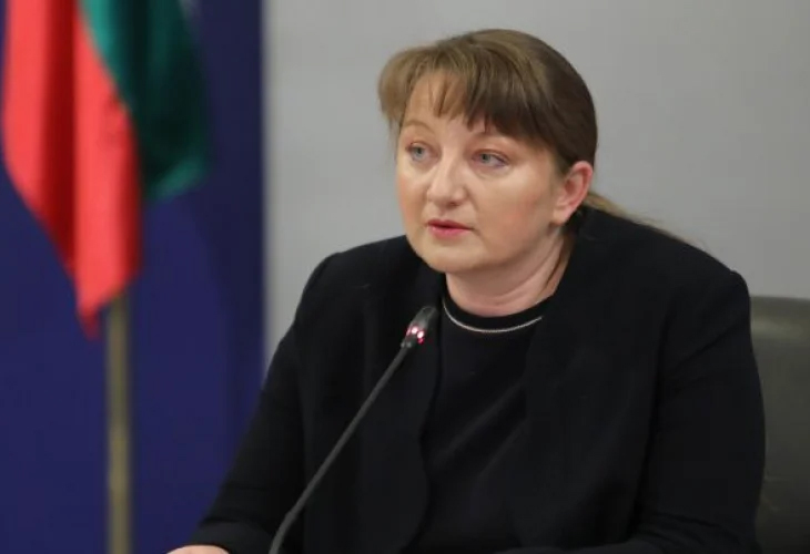 Деница Сачева: Ще предложим увеличаване на подоходния критерий при целевата помощ за деца от 610 лв. на 915 лв.