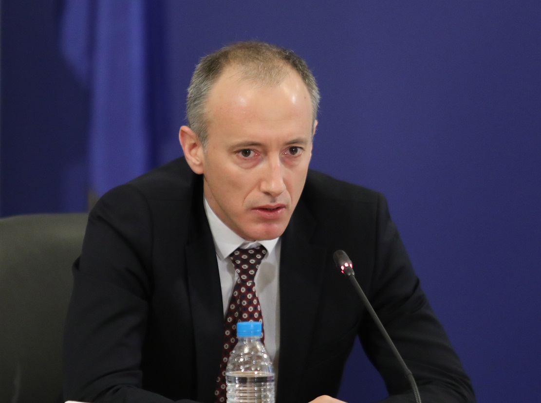 Красимир Вълчев: Няма да има продължително затваряне на училищата, а "превключване" на онлайн обучение