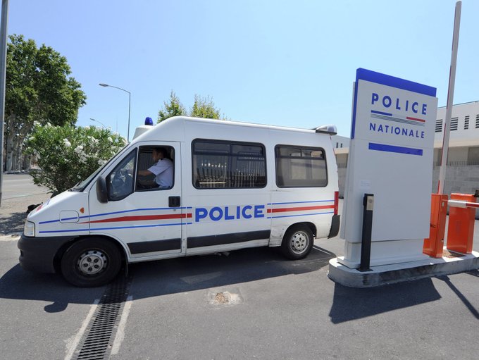 Полицията във френския град Авиньон ликвидира мъж, извадил оръжие срещу минувачи