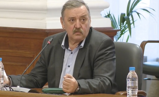 Проф. Тодор Кантарджиев: Никой не се е задушил от маските, те ще ни спасят от COVID-19