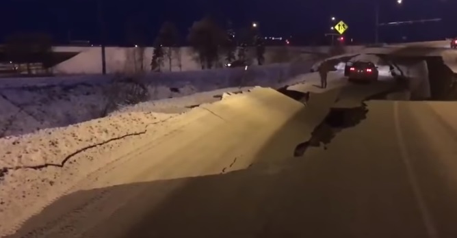 Вижте кадри от силното земетресение, разтърсило Аляска (ВИДЕО)