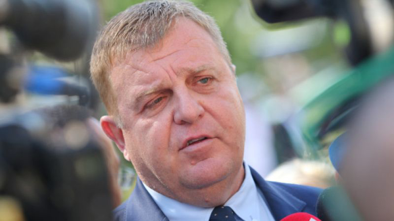 Красимир Каракачанов: Още бойни самолети ще бъдат купени, но не сега