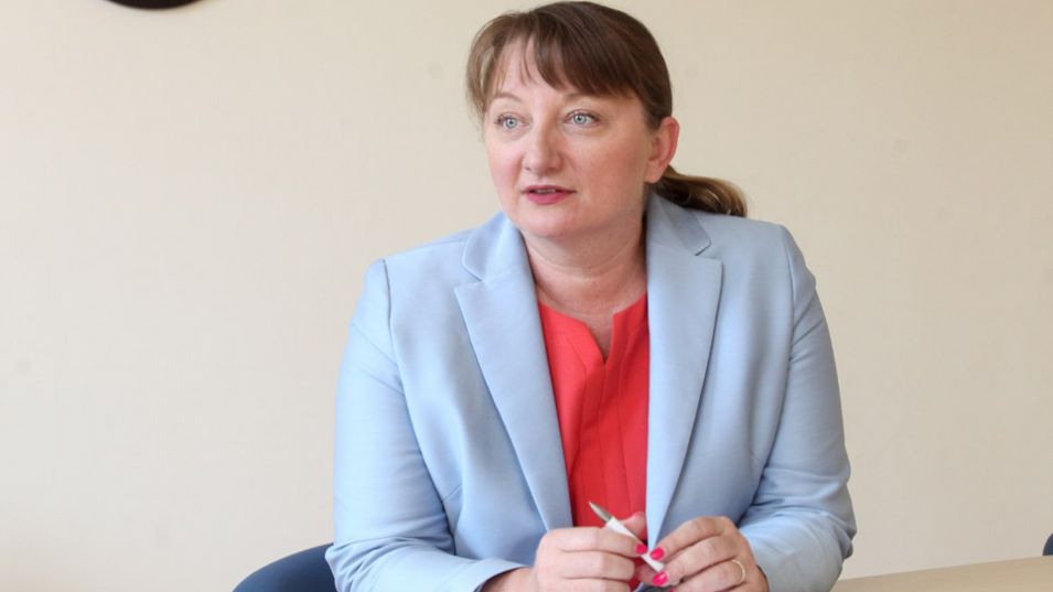 Министър Деница Сачева специално за “Труд”: Всички пенсии - плюс 5% (обзор)