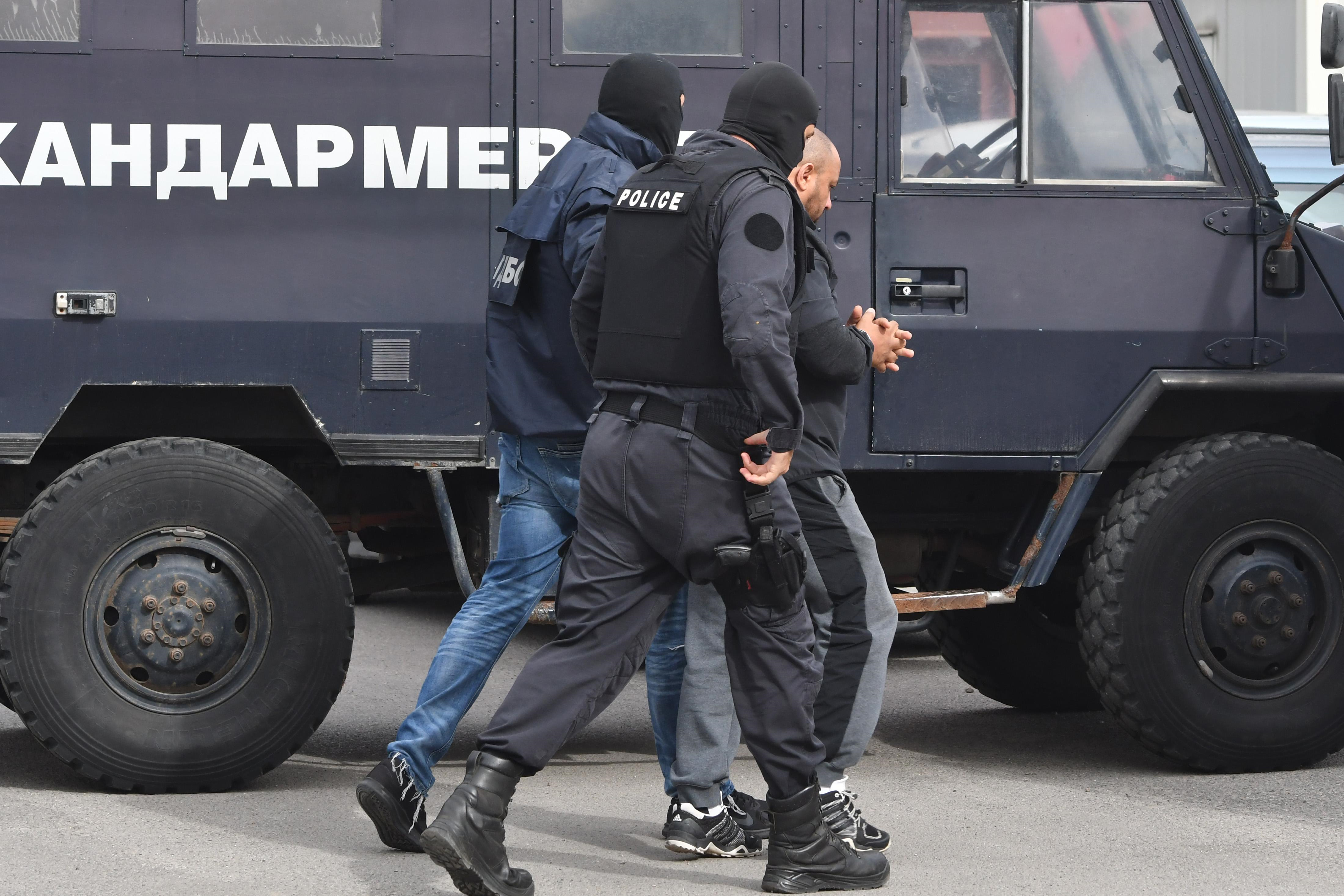 Ромски барони в ареста при акция в 4 квартала (обзор)