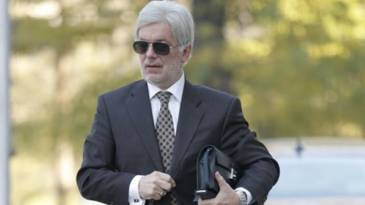 Валентин Михов е нападнат и пребит в София
