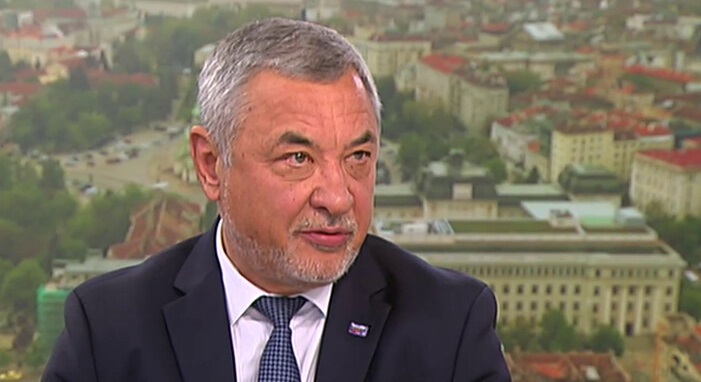 Валери Симеонов: Протестиращите хвърлят яйца, защото нямат калашници
