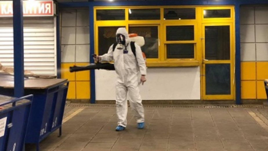 Дезинфекцират спирките в София