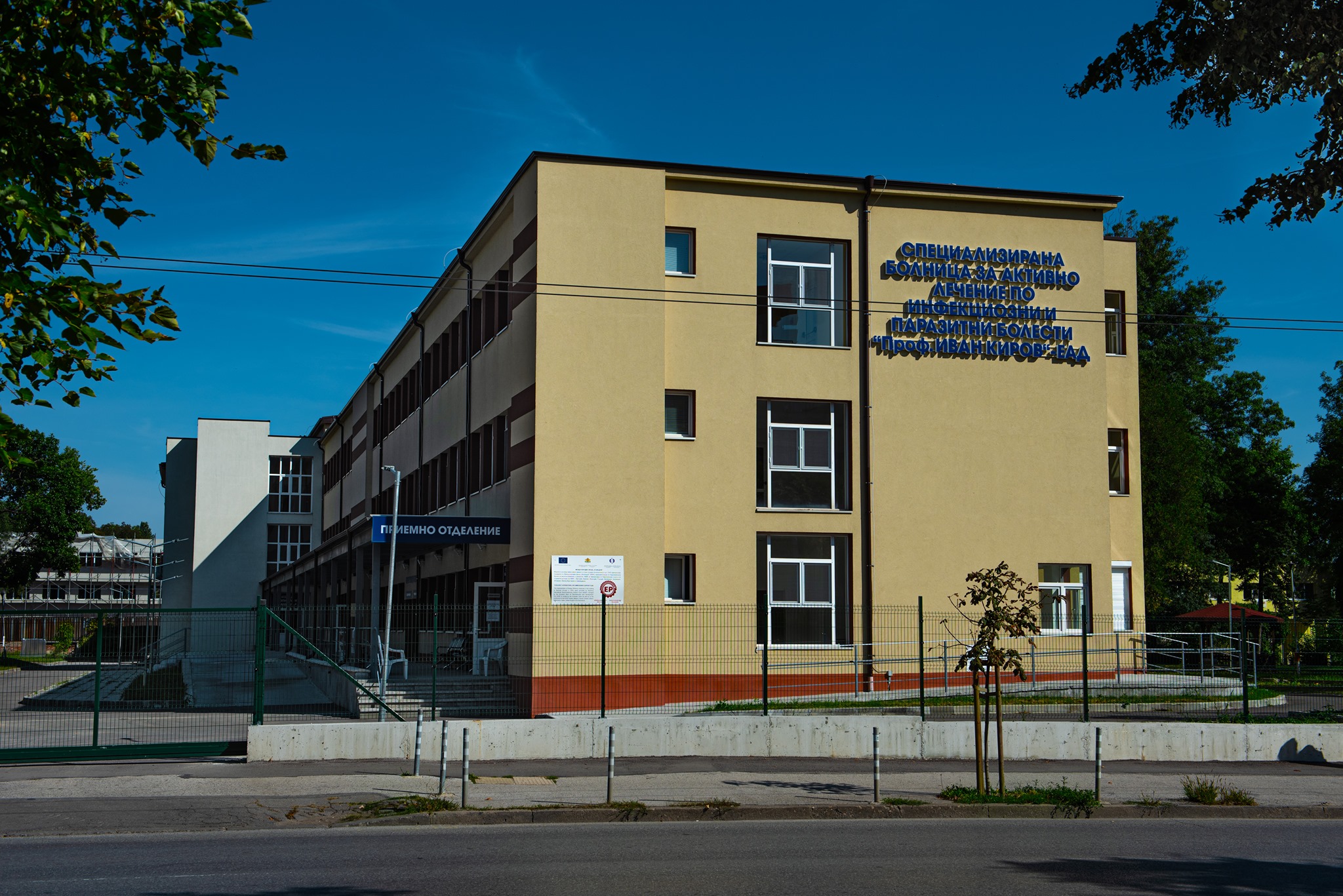 Инфекциозна болница: Доц. Мангъров не е влизал в COVID-сектора и не е в екипите на първа линия