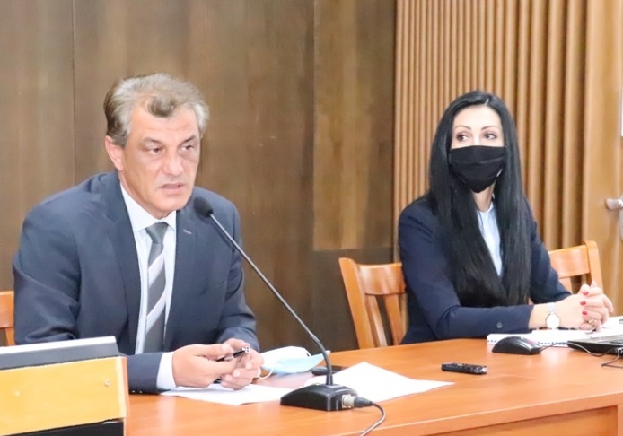 Русе влезе в червената зона на COVID-19, затварят нощните заведения