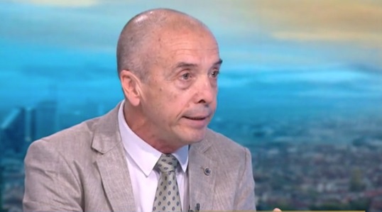 Доц. Мангъров: Над 90% от случаите в обикновените COVID отделения могат да си стоят вкъщи