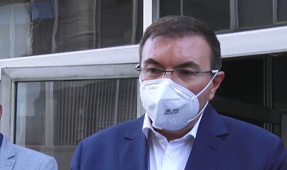 Министър Костадин Ангелов се самокарантинира