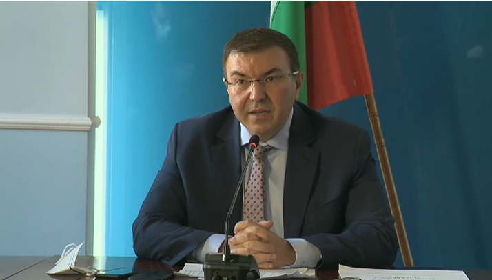 Костадин Ангелов: Имаме сериозен дефицит на лекари на първа линия в борбата с коронавируса