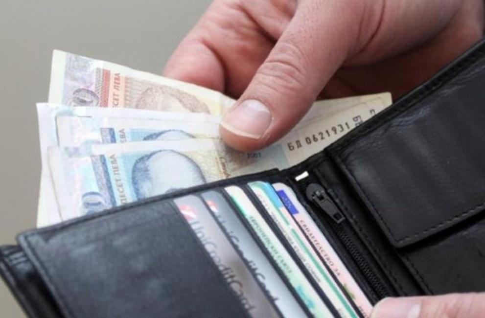 Всеки втори сви разходите си с 500 лв.