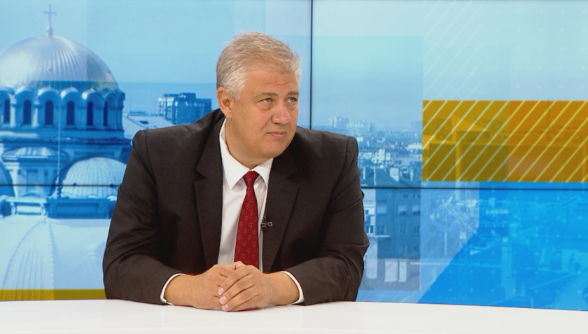 Проф. Асен Балтов: България е остров, който остава с малко инфектирани с COVID-19