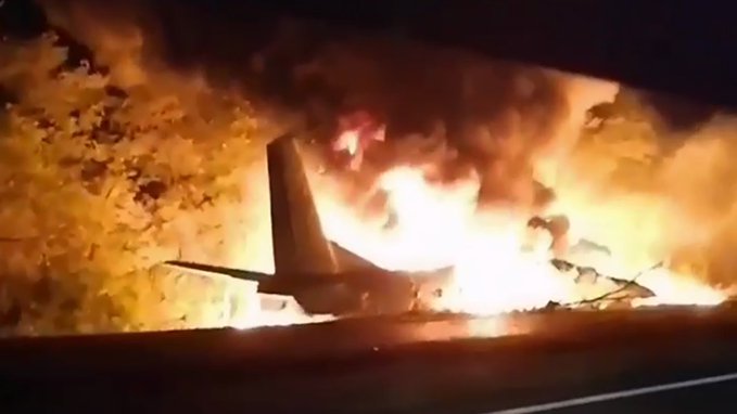 Военнотранспортен самолет се разби в Украйна, загинали са 25 души (ВИДЕО)