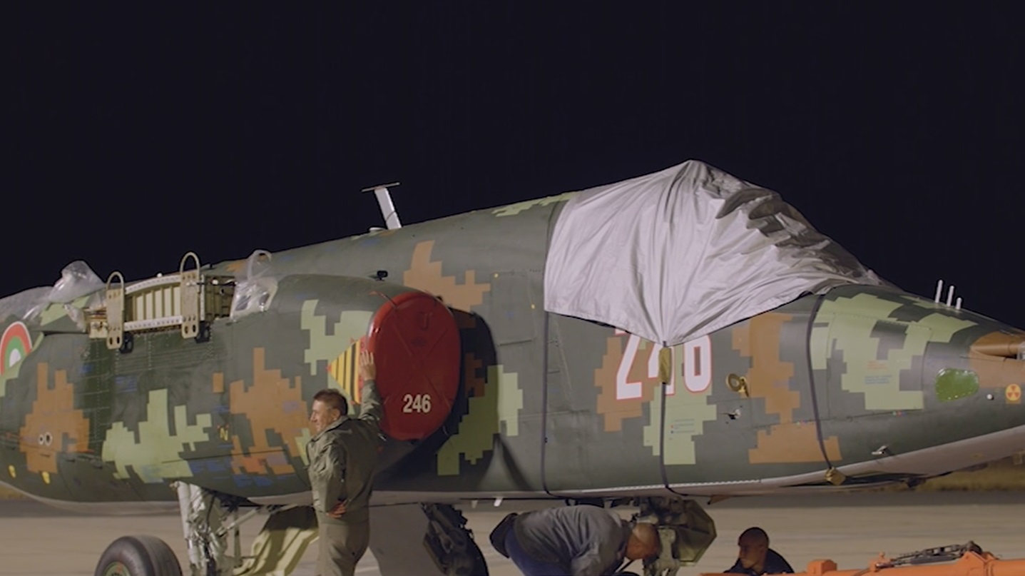 Първите два ремонтирани Су-25 пристигнаха в България (ВИДЕО)