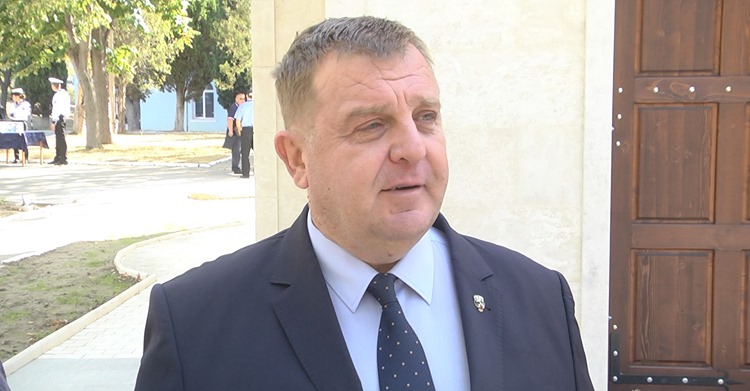Каракачанов: Нужно е правителство, еднакво отдалечено от двата враждуващи лагера