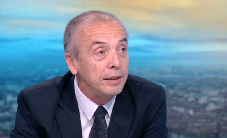 Доц. Атанас Мангъров: Ако тестваме всяко дете, което вдигне температура, за няколко седмици училищата ще затворят