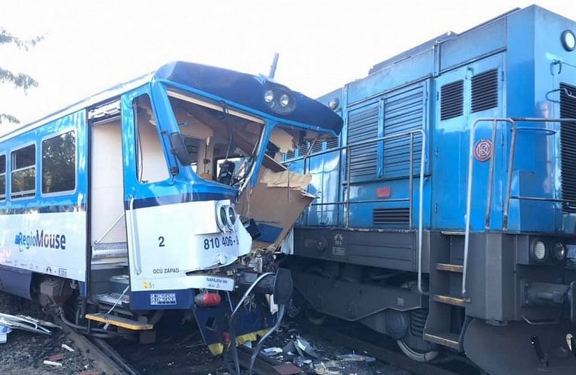 Пътнически влак се заби в мотриса в Чехия, има ранени (ВИДЕО)