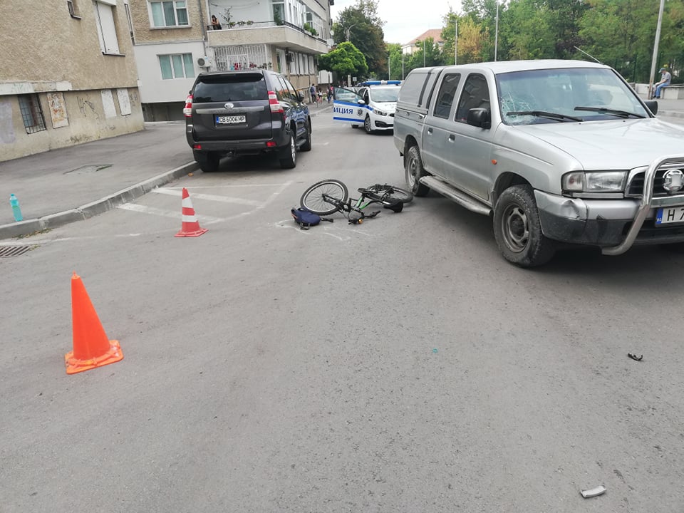 Малък велосипедист пострада при катастрофа с кола