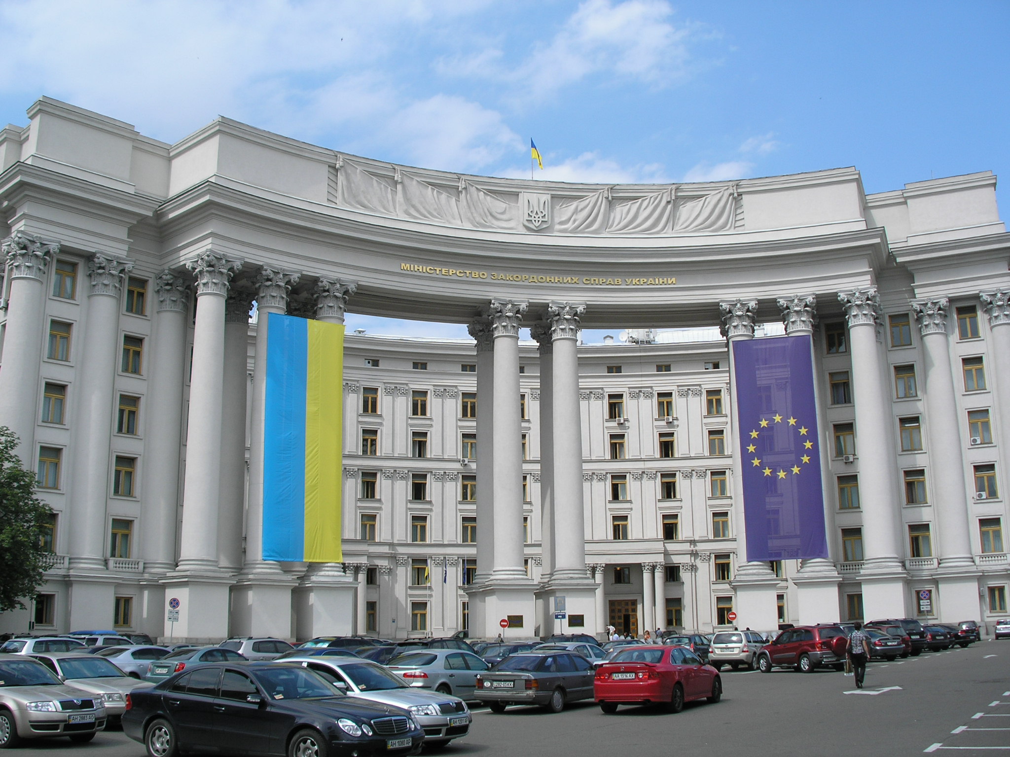 Украйна затваря границите за чужденци