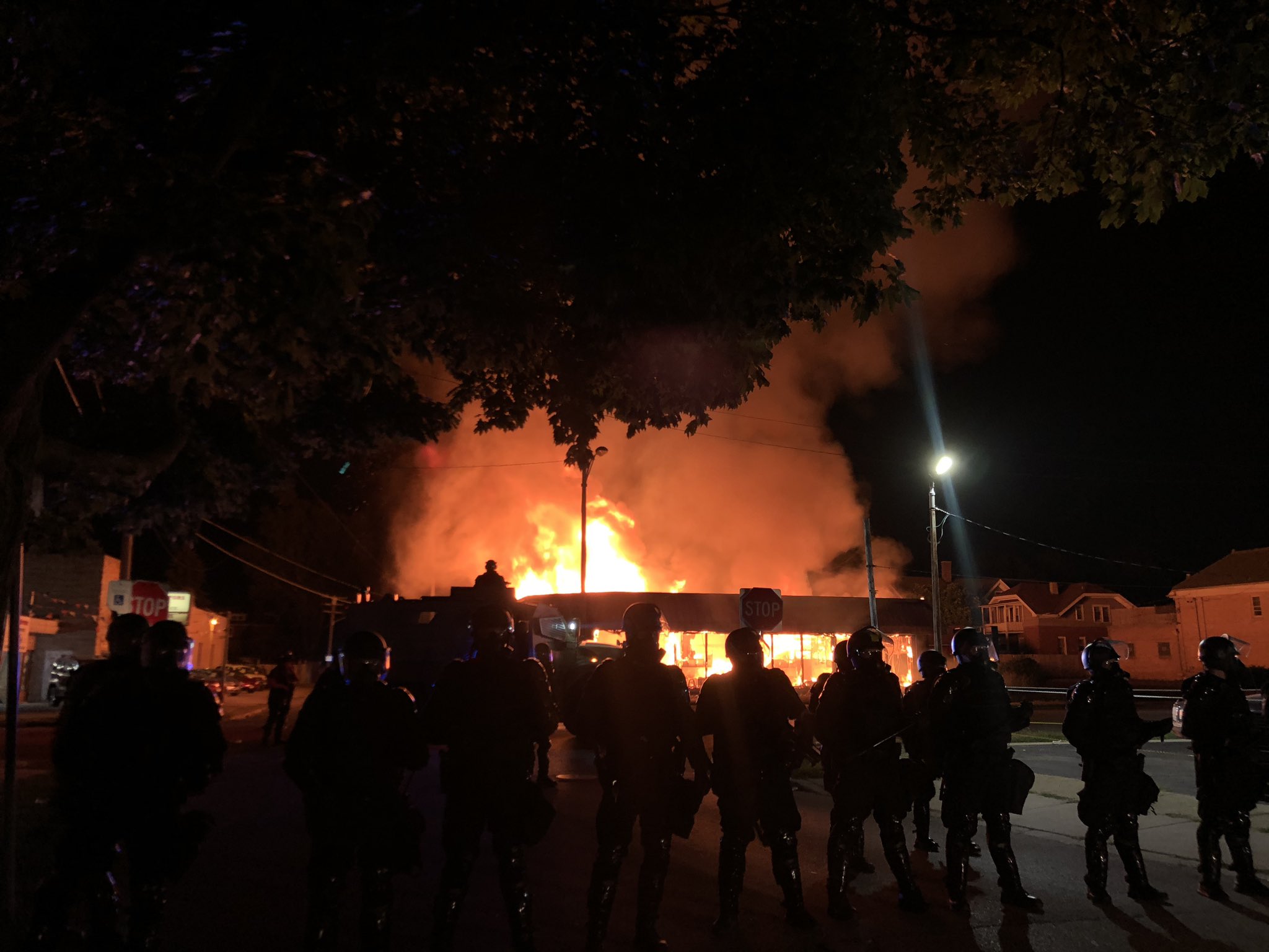 Обявиха извънредно положение в щата Уисконсин заради размирици в град Кеноша (ВИДЕО)