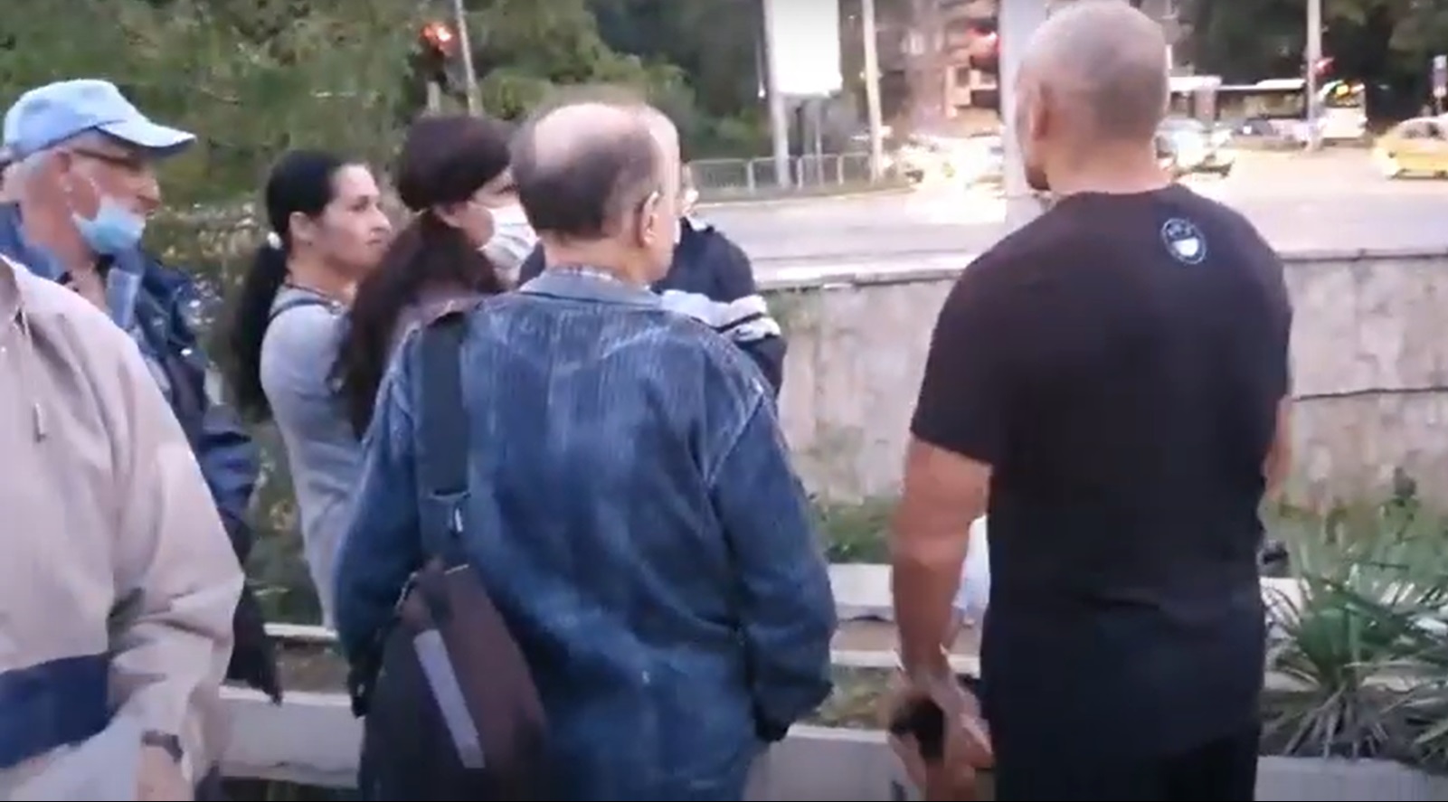 Контрапротест пази кръстовището пред Румънското посолство
