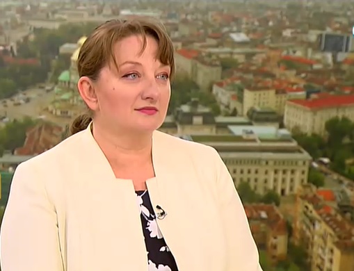 Деница Сачева: Нямаме притеснения от служебен кабинет