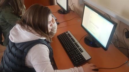 1054 ученици се подготвят за програмисти по програма „Обучение за ИТ кариера“