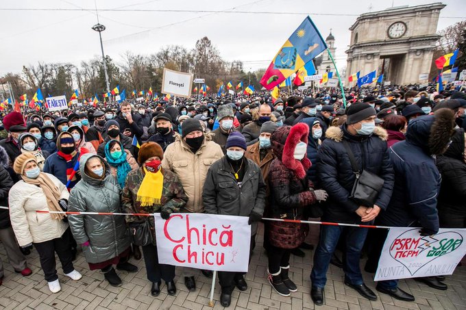 Хиляди излязоха на протест в Кишинев, искат оставката на правителството