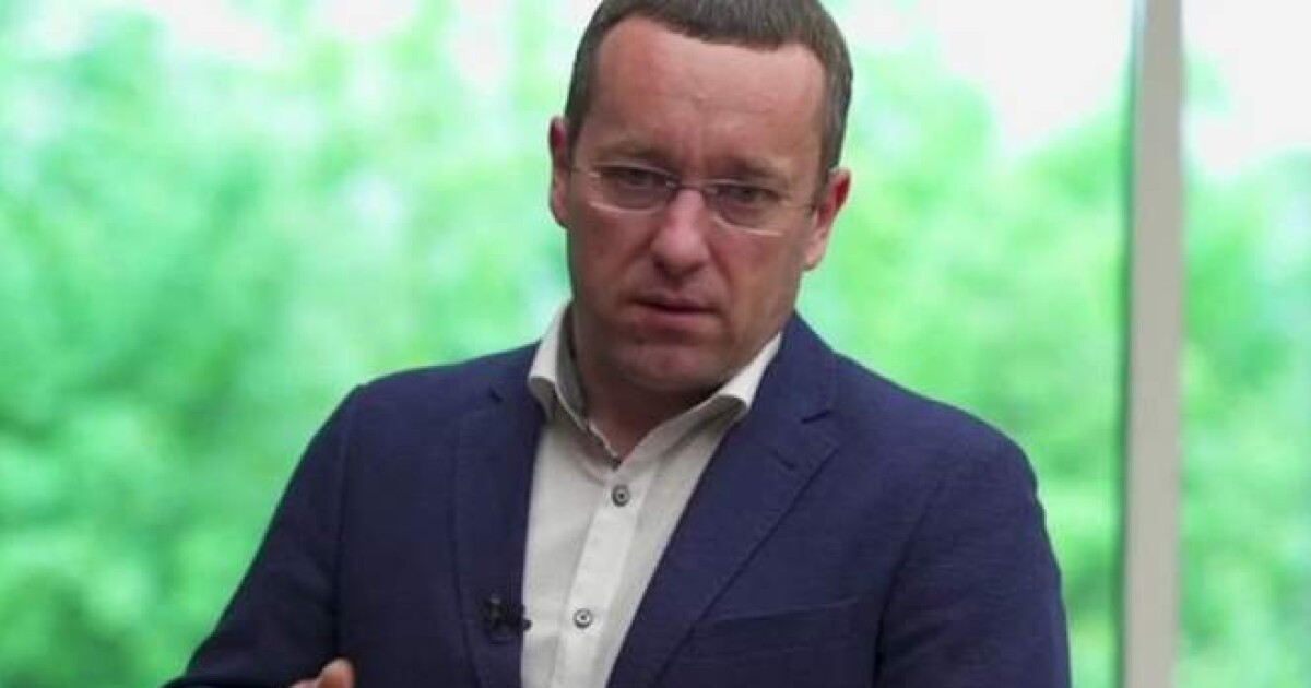 Хванаха украински депутат да разглежда голи снимки на парламентарно заседание (СНИМКИ и ВИДЕО)