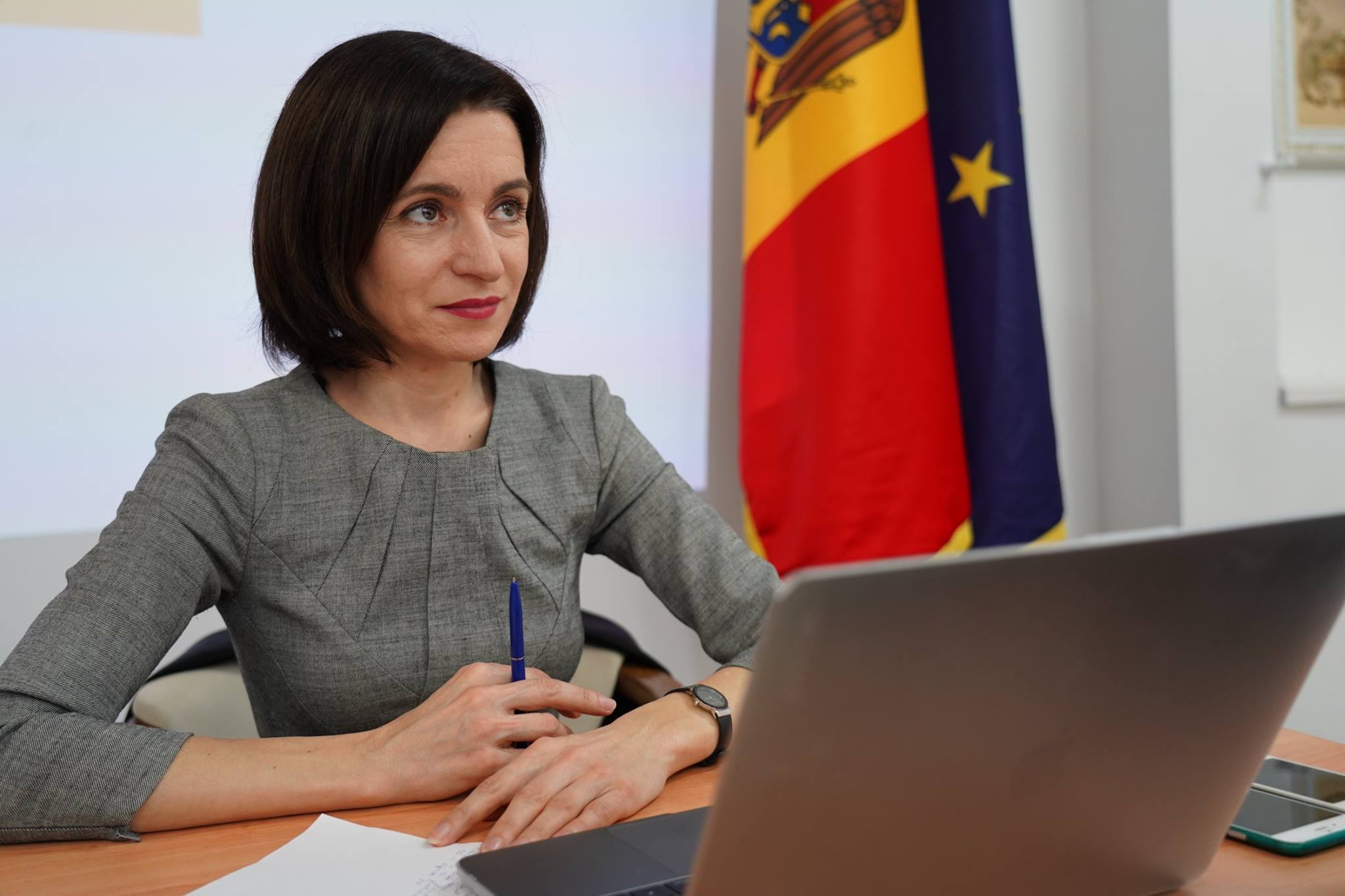 Мая Санду призова молдовците на протест пред парламента