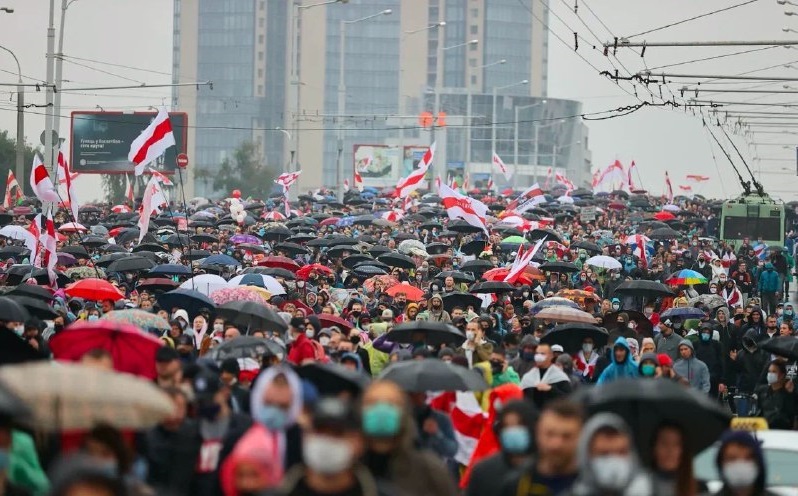 Повече от 500 задържани при протестите в Беларус вчера (ВИДЕО и СНИМКИ)