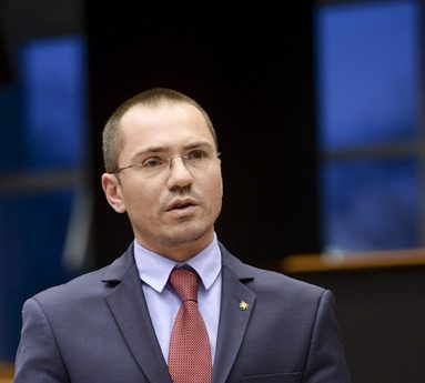 Джамбазки: Резолюцията на ЕП се използва предизборно