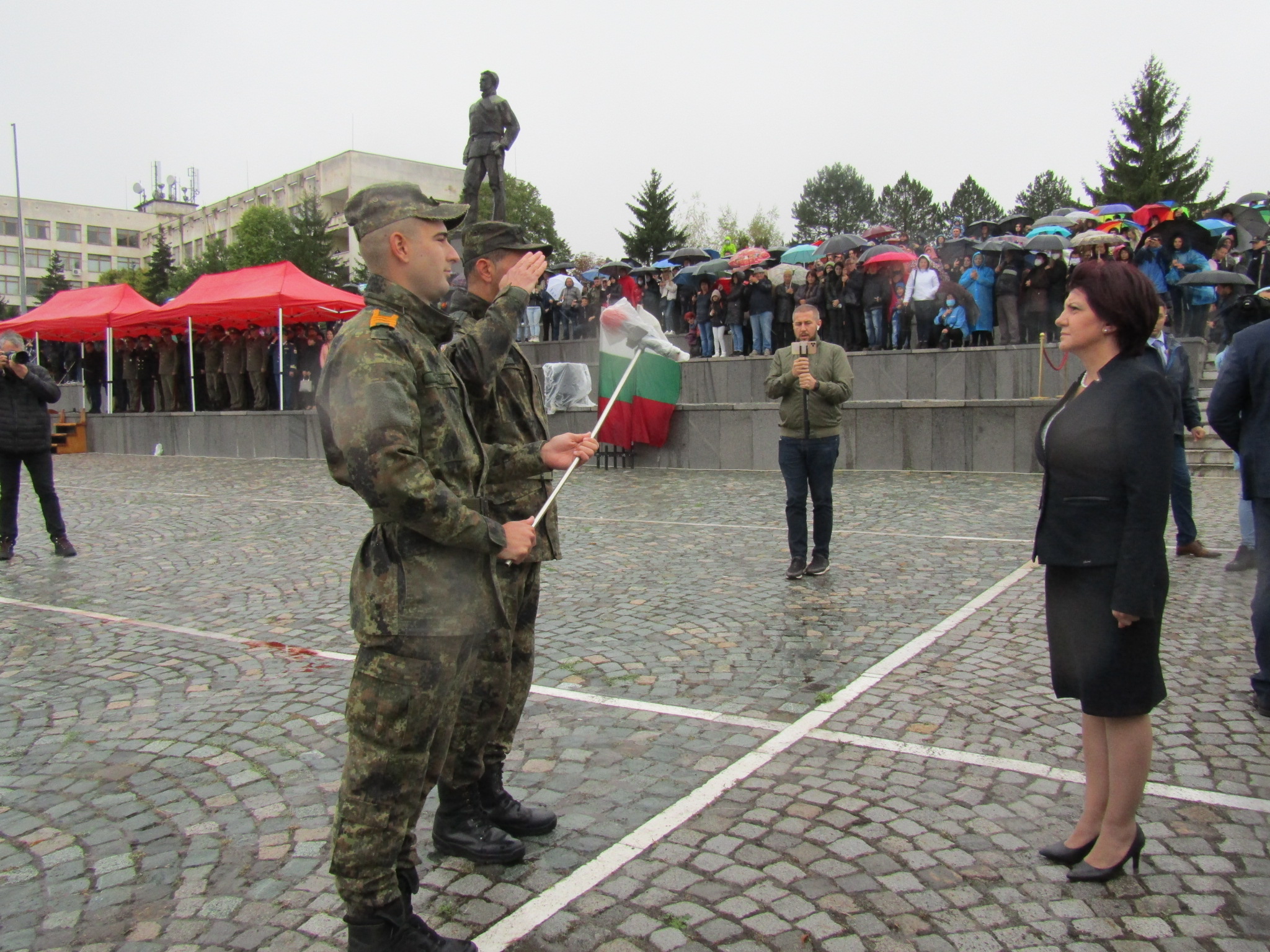 Цвета Караянчева: За резолюцията има двоен стандарт, но няма да навреди на България
