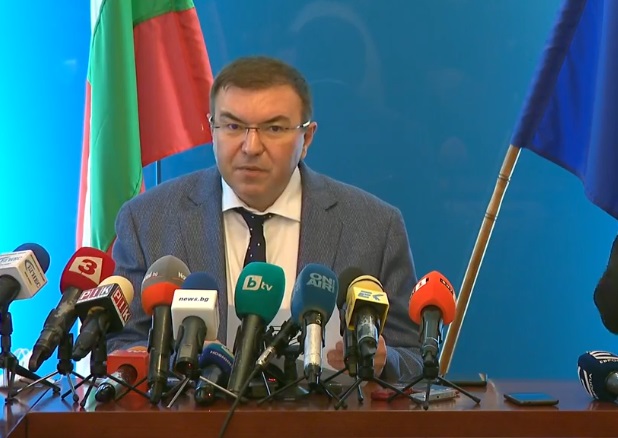 Проф. Костадин Ангелов: Няма да затягаме противоепидемичните мерки (НА ЖИВО)
