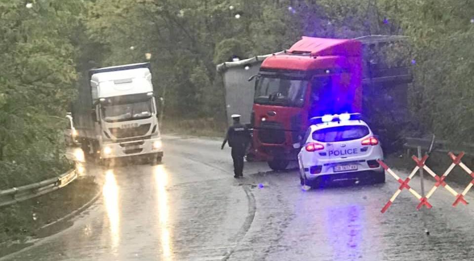 Тир и микробус катастрофираха в Хаинбоаз