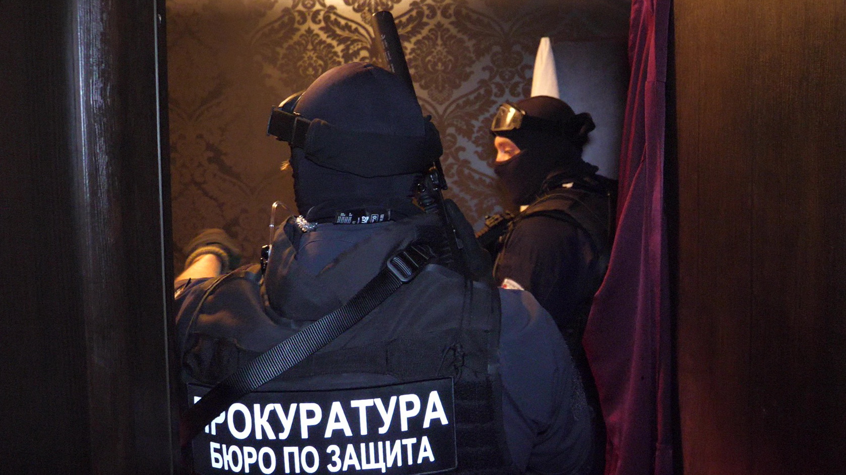 Оставиха в ареста двамата ромски барони Мето и Трайчо от разбитата лихварска група