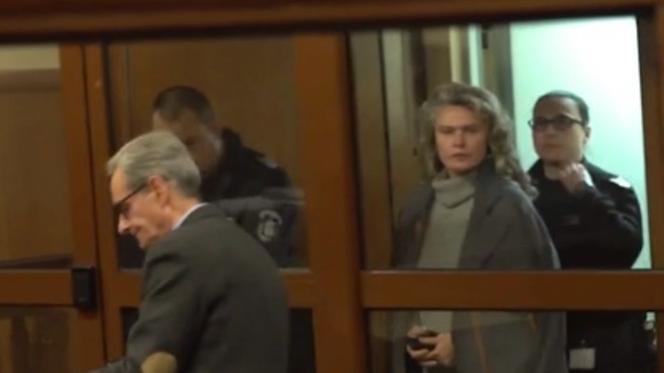 Прокуратурата поиска жената на Васил Божков да остане в ареста