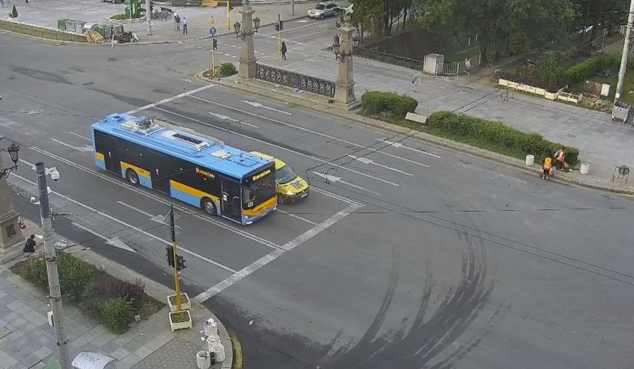 Движението по Орлов мост се осъществява нормално