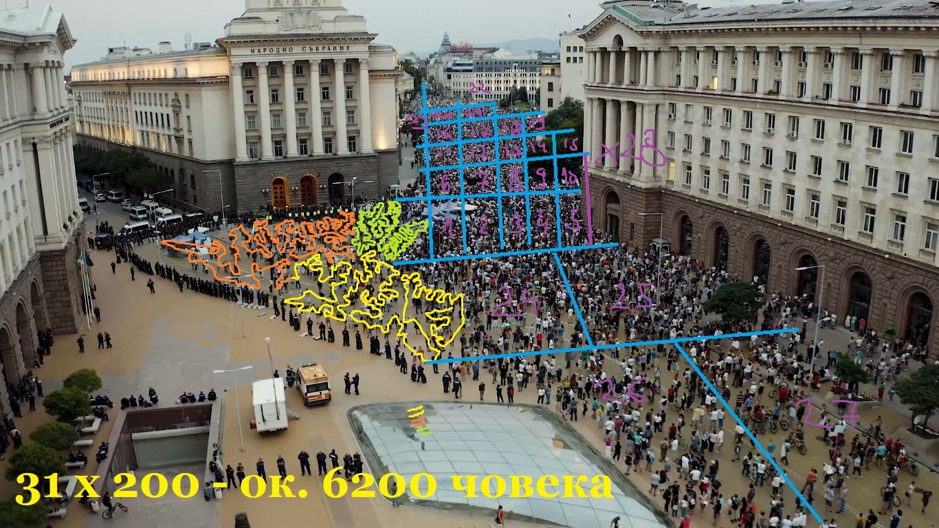 Фотографът Виктор Димчев преброи 6200 души на панорамна снимка от протеста на 2 септември