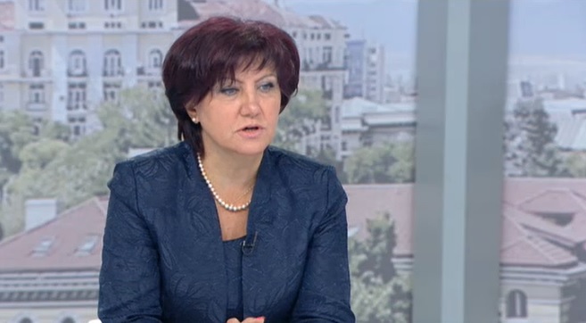 Караянчева: Гласуването само на машини е проблем, може да се повредят от дезинфекцията в епидемичната обстановка