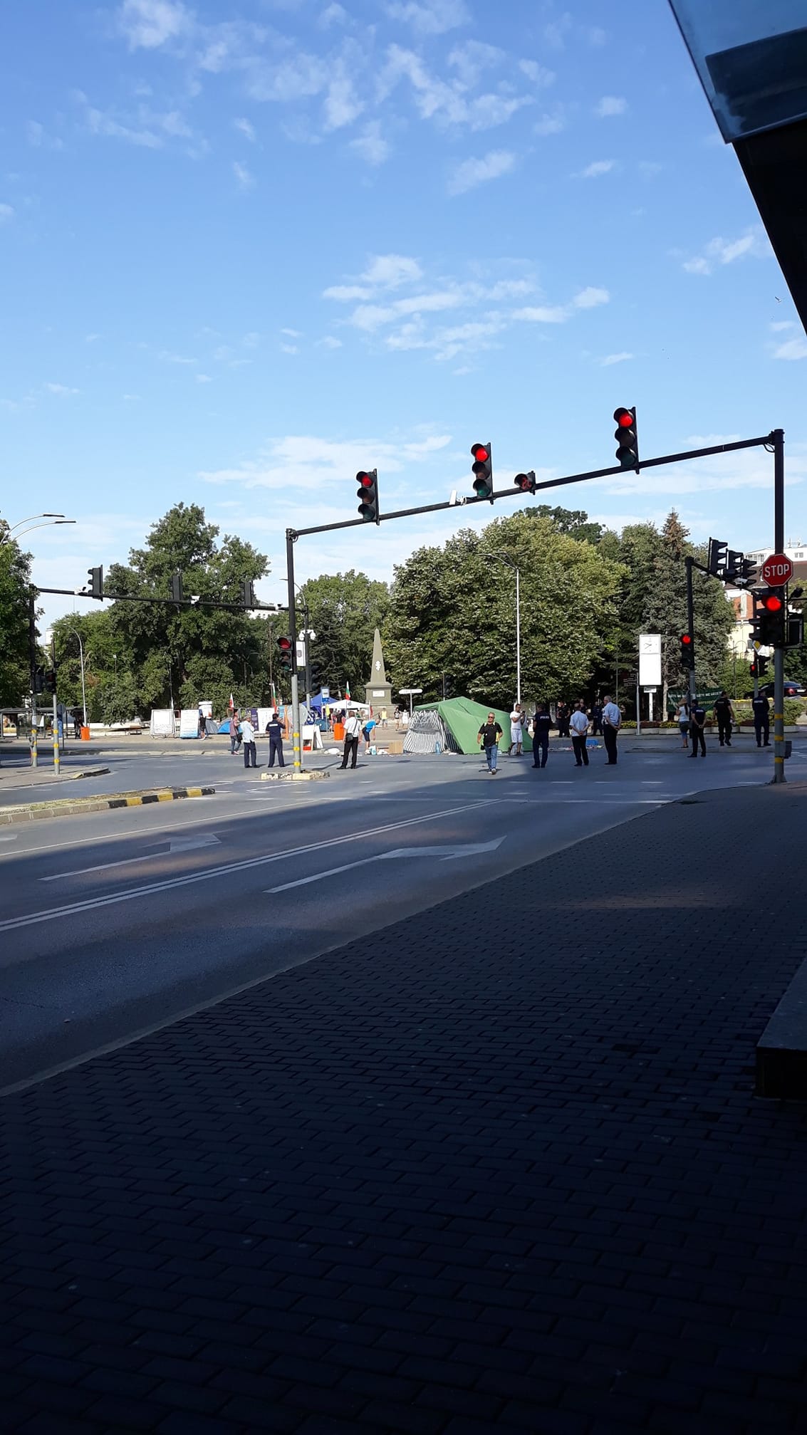 Край на блокадата на кръстовището пред община Варна