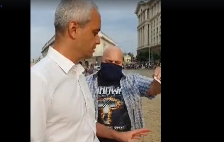 Арестуваха лидера на партия "Възраждане" Костадин Костадинов (ВИДЕО)