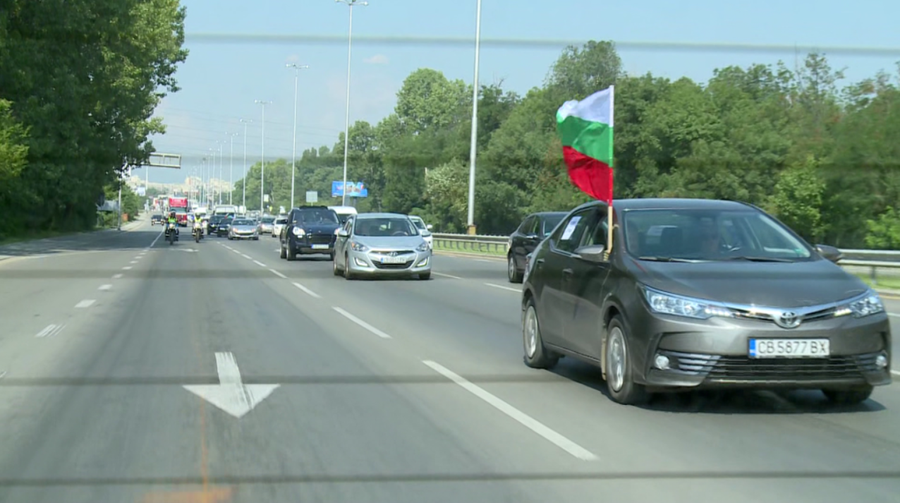 Протестно автошествие предизвика километрично задръстване по магистрала „Тракия“