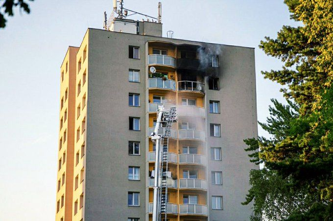 Прокуратурата в Чехия разследва предумишлено убийство във връзка с пожара в жилищен блок