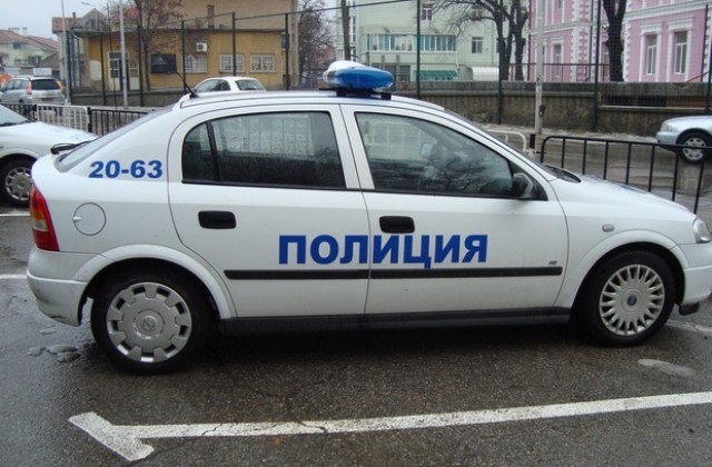 Братовчеди крали велосипеди и взломили имоти в три населени места