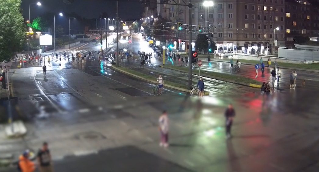 МВР пусна кадри от вчерашния протест в София, пак бяха блокирани възлови кръстовища (ВИДЕО)